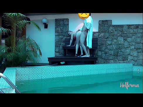 ❤️ Oga pe iranṣẹbinrin si awọn pool, sugbon ko le koju kan gbona ❤️❌ Fidio furo ☑